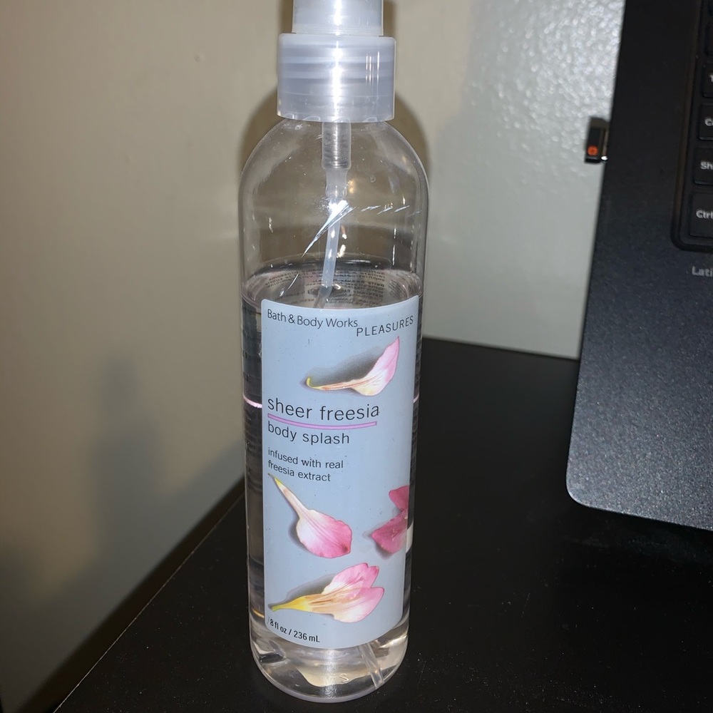Bath and body works sheer fresia fragrance mist